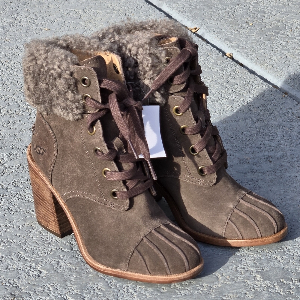 UGG JAXON sz 6 block heel Suede Taupe ankle boots lace up